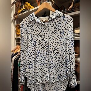 Anthropologie Cloth & Stone Blue and Black Spotted Top